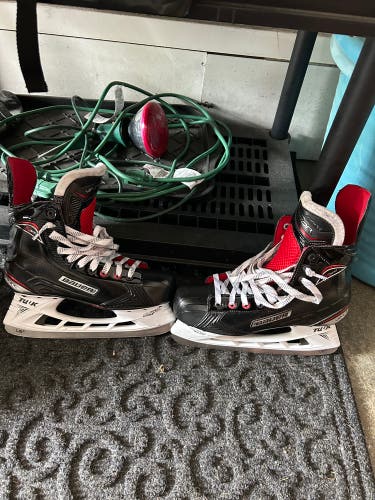 New Bauer Regular Width Size 10 Vapor X600 Hockey Skates