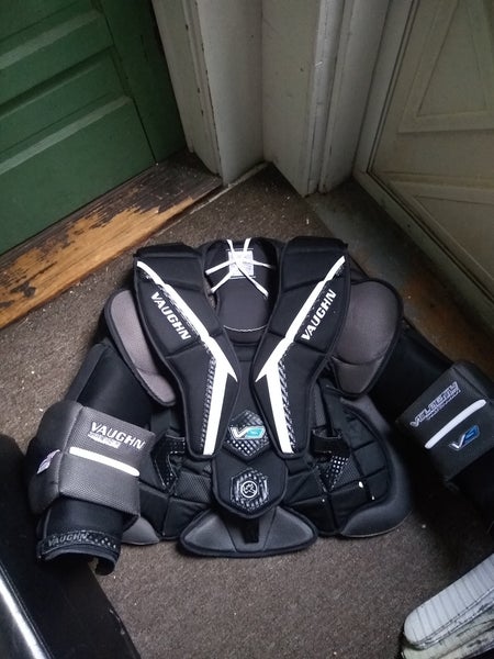 Used Medium Vaughn V9 Pro Carbon Chest Protector