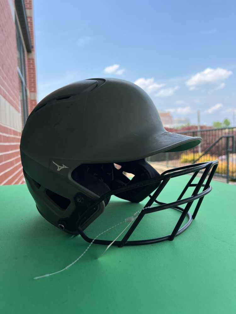 Used 6 3/4 Mizuno B6 Batting Helmet