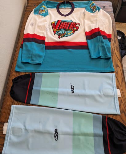 Bauer Detroit Vipers Jersey Adult S/M & Seattle Kraken colored socks