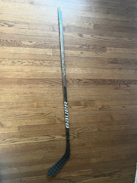 Senior Right Handed P92 Pro Stock Vapor Hyperlite Hockey Stick