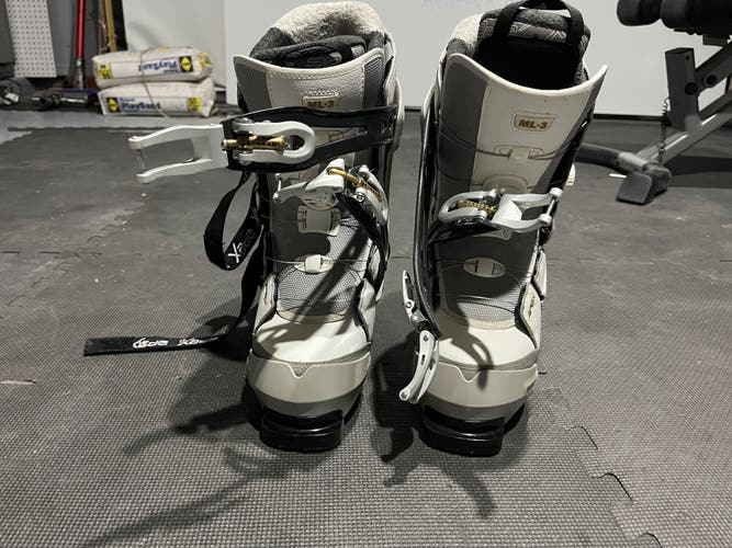 Apex ML-3 women’s SKI AND SNOWBOARD boot mondopoint size 24