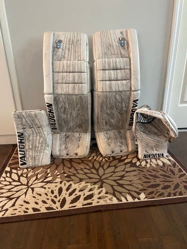 34" +2 Regular V9 Pro Carbon Goalie Full Set
