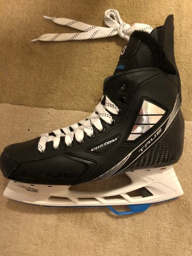 New True Pro Custom Hockey Skates Regular Width Pro Stock Size 9