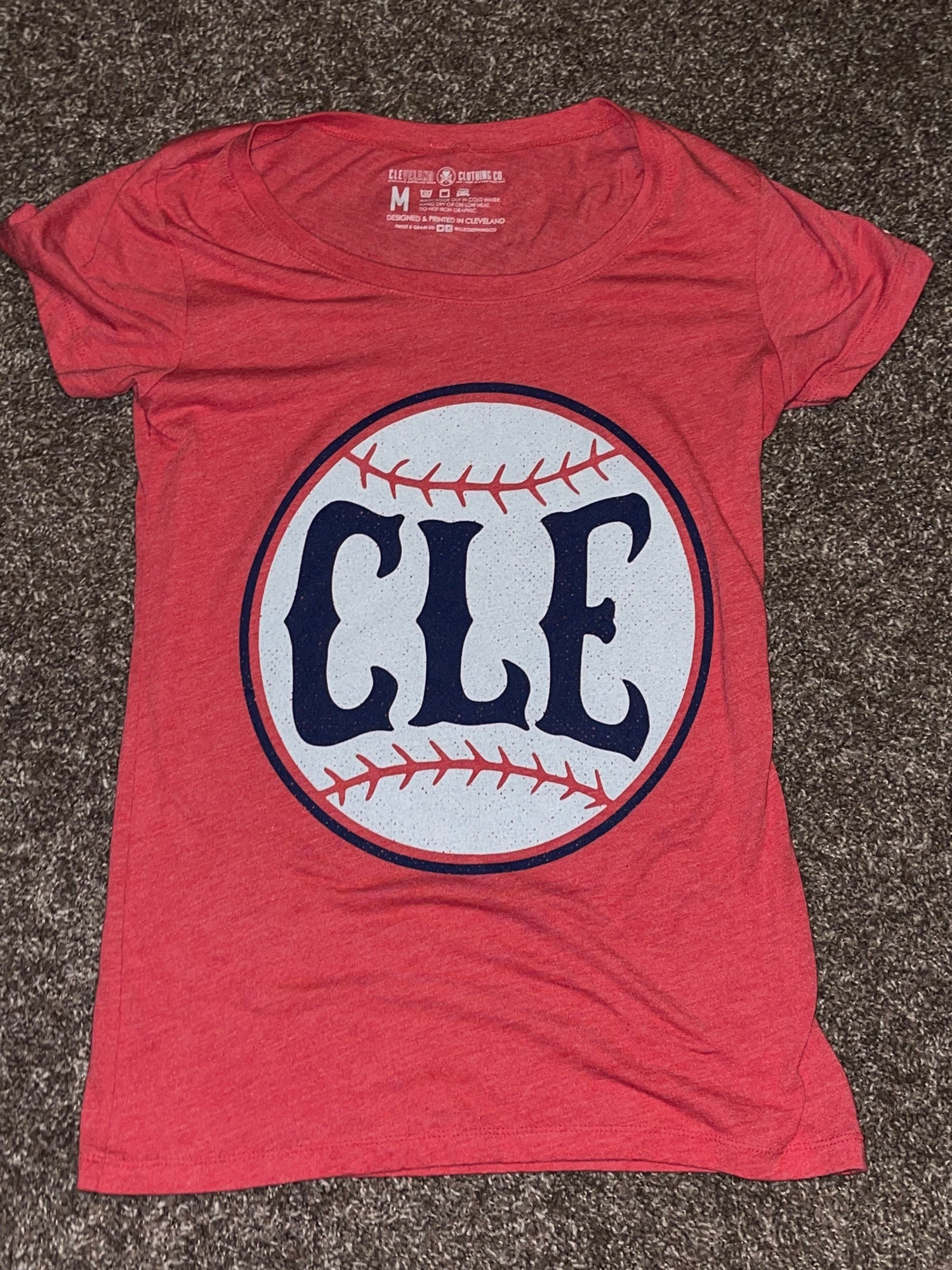 MLB Cleveland Guardians Women's Short Sleeve V-Neck Fashion T-Shirt - S