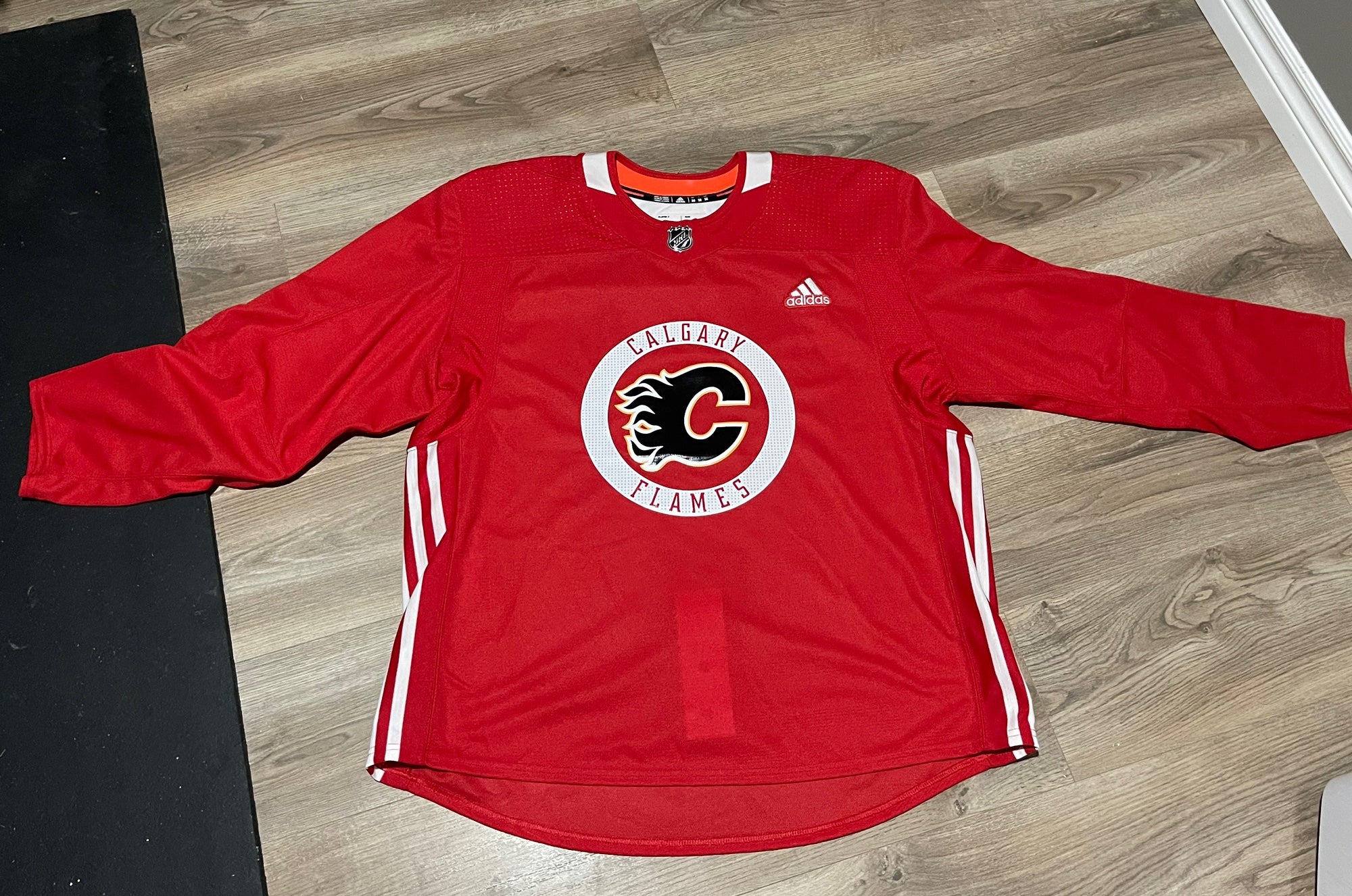 Calgary flames adidas practice jersey mic size 58