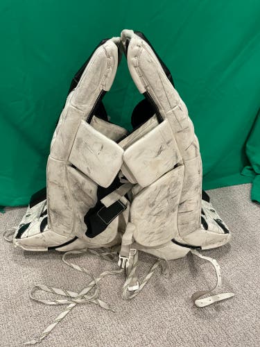 26+1 / 27" CCM Extreme Flex 400 Goalie Leg Pads