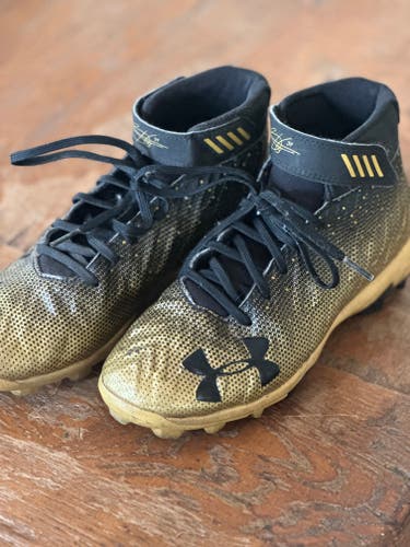 Under Armour Youth Cleats 3.5