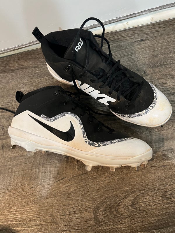 MLB cleats have reached a different level this year 🔥 (via