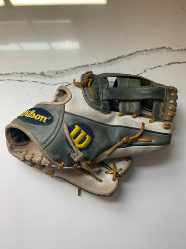 Infield 11.5" A2000 Baseball Glove