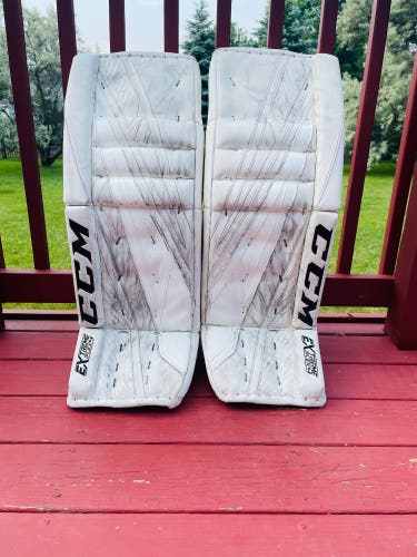 33" CCM  Extreme Flex 4 Goalie Leg Pads