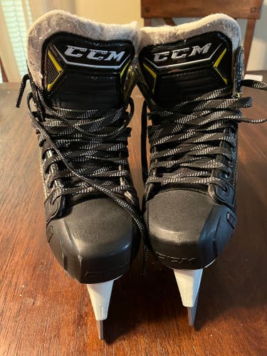Junior Used CCM Super tacks 9380 Hockey Goalie Skates Regular Width Size 5
