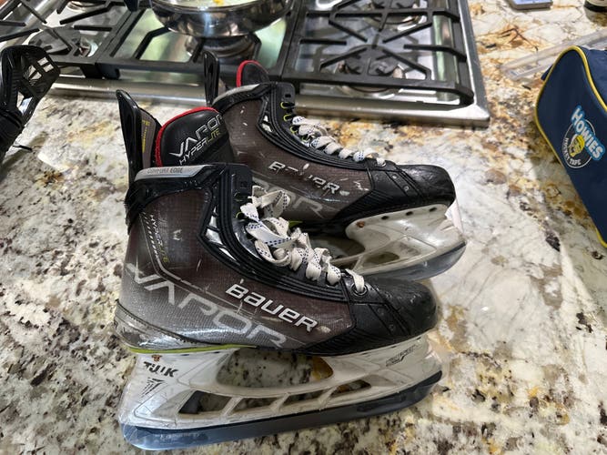 Used Bauer  Size 8 Vapor Hyperlite Hockey Skates