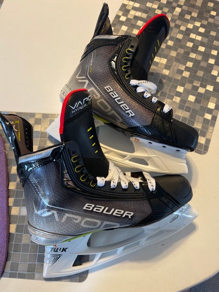 New Bauer Size 8 Vapor Hyperlite Hockey Skates
