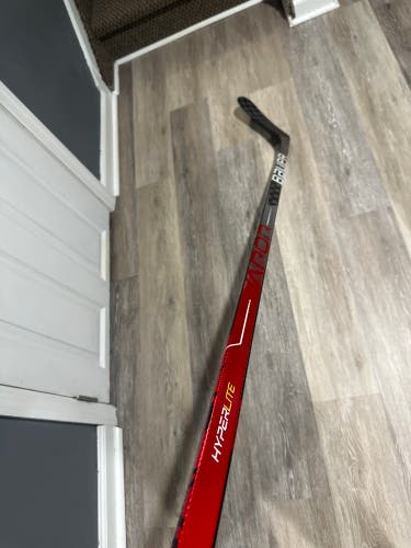 Intermediate Bauer Pro Stock Vapor Hyperlite Hockey Stick