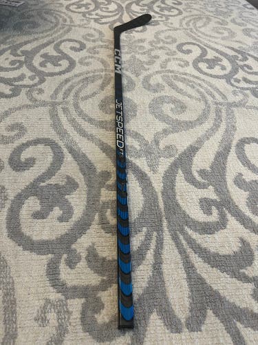 Senior Right Handed P28  JetSpeed FT5 Pro Hockey Stick