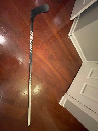 Used Right Handed P28  Vapor Hyperlite Hockey Stick