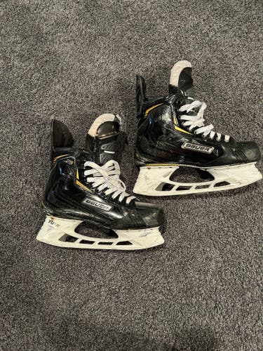 Senior Used Bauer Supreme 2S Pro Hockey Skates Regular Width Pro Stock Size 9.5