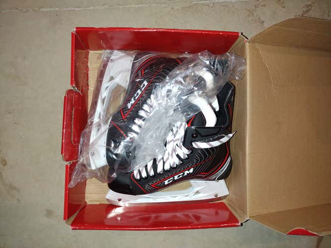Senior New CCM JetSpeed FT360 Hockey Skates Regular Width Size 8.5
