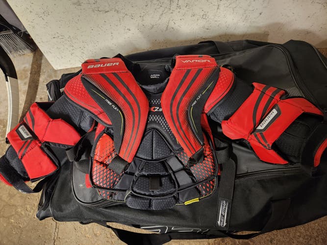 Used Small Bauer Vapor X2.9 Goalie Chest Protector