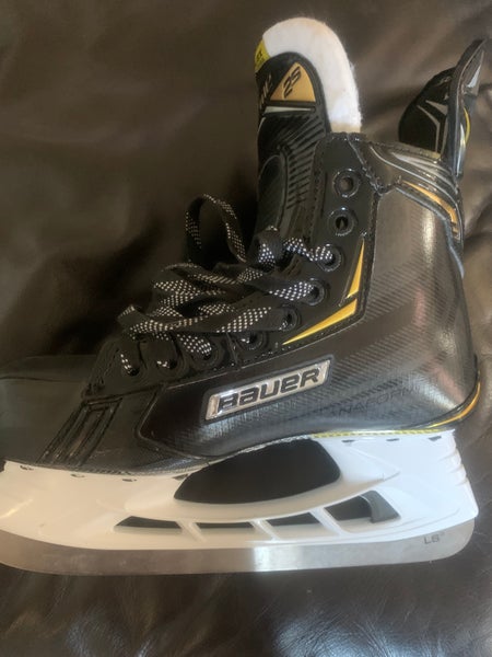 New Bauer Regular Width Size 7 Supreme 2S Hockey Skates