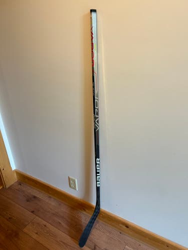 Used Junior Bauer Right Handed Vapor Hyperlite Hockey Stick P92