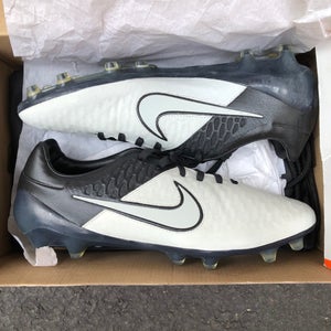 Used Nike 10.5 Soccer Cleats