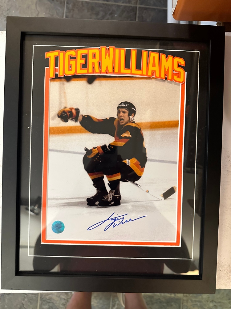 Tiger Williams Vancouver Canucks signed framed photo with COA