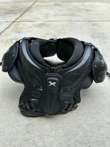 Adult Medium Xenith Velocity 2 Shoulder Pads