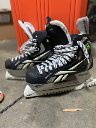 Like New Reebok Regular Width Size 9.5 Hockey Skates