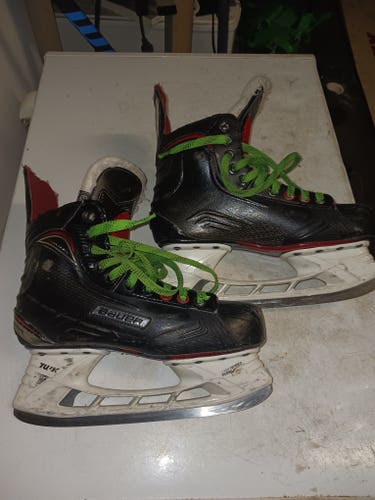 Junior Used Bauer Xvelocity Hockey Skates Regular Width Size 6.5