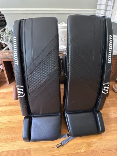 Warriors RG6 goalie pads intermediate