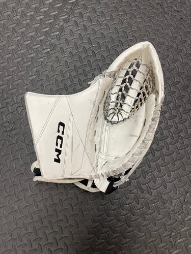 Used Regular 580 White CCM Axis 2 Goalie Glove