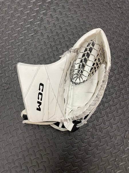 Used Regular 580 White CCM Axis 2 Goalie Glove