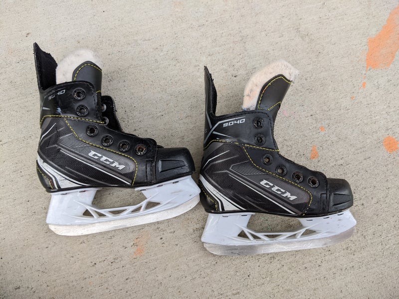 CCM Tacks 9040 Youth Size 9