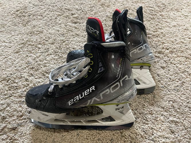 Bauer Hyperlite Size 4.5 Hockey Skates