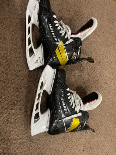 Used Bauer Supreme UltraSonic Hockey Skates Regular Width Pro Stock Size 9