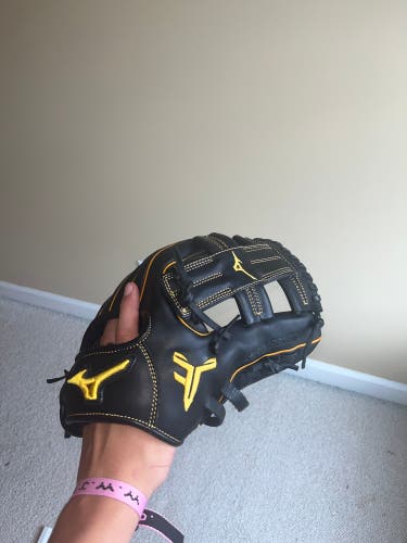 2023 Infield 11.75" Pro Select Baseball Glove