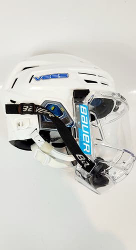 Medium Bauer Re-Akt 150 Helmet