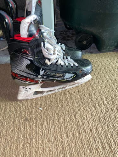 Used Bauer Regular Width Size 9 Vapor 2X Pro Hockey Skates