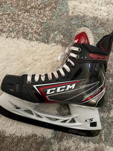 Used SENIOR CCM Regular Width Pro Stock Size 8.5 JetSpeed FT2 Hockey Skates