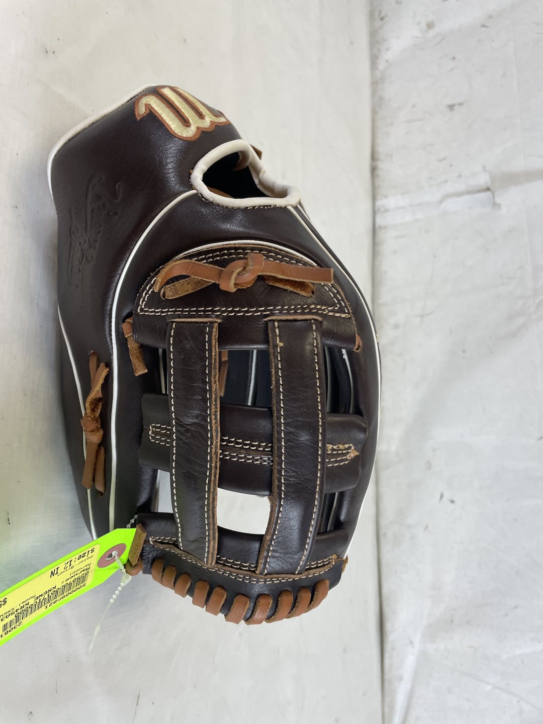 Wilson A800 Fielding Glove – Stripes and Strikes