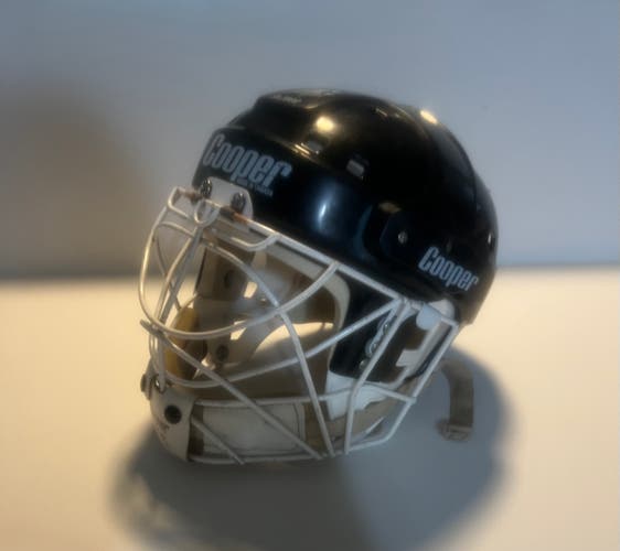 Cooper SK2000 L Helmet with HM30 Cage Goalie Combo