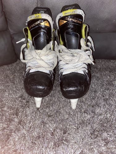Used Bauer Size 5.5 Supreme 2S Hockey Skates