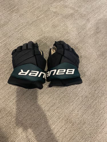 Bauer 15" Pro Stock Vapor Pro Team Gloves