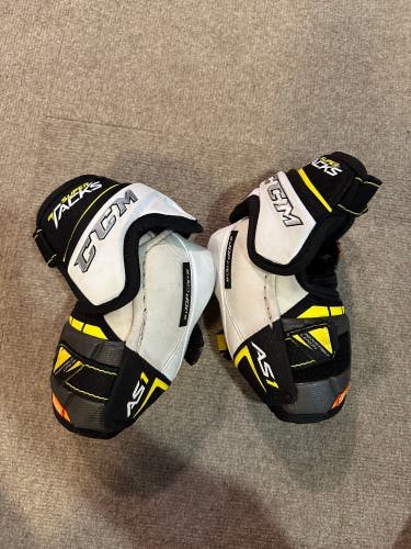 Used Large CCM Super Tacks AS1 Elbow Pads