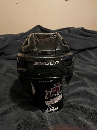 Used Medium Bauer  Re-Akt 150 Helmet