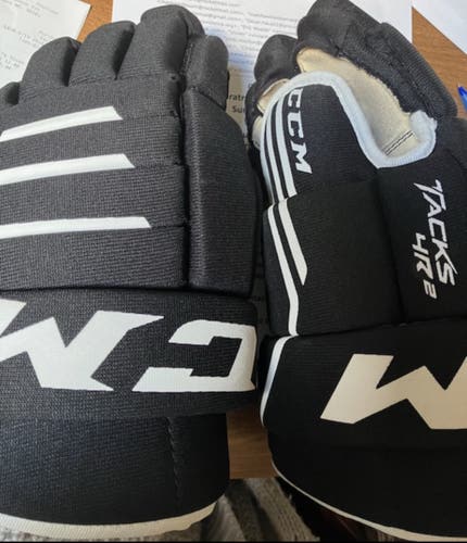 Ccm Tacks 4R2 13" Hockey Gloves Jr. Black & White
