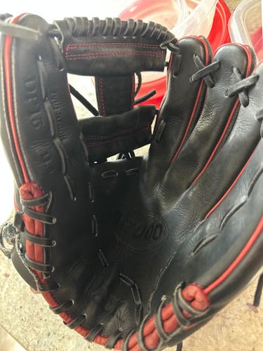 Used Right Hand Throw Wilson Infield A2000 Baseball Glove 11.5"