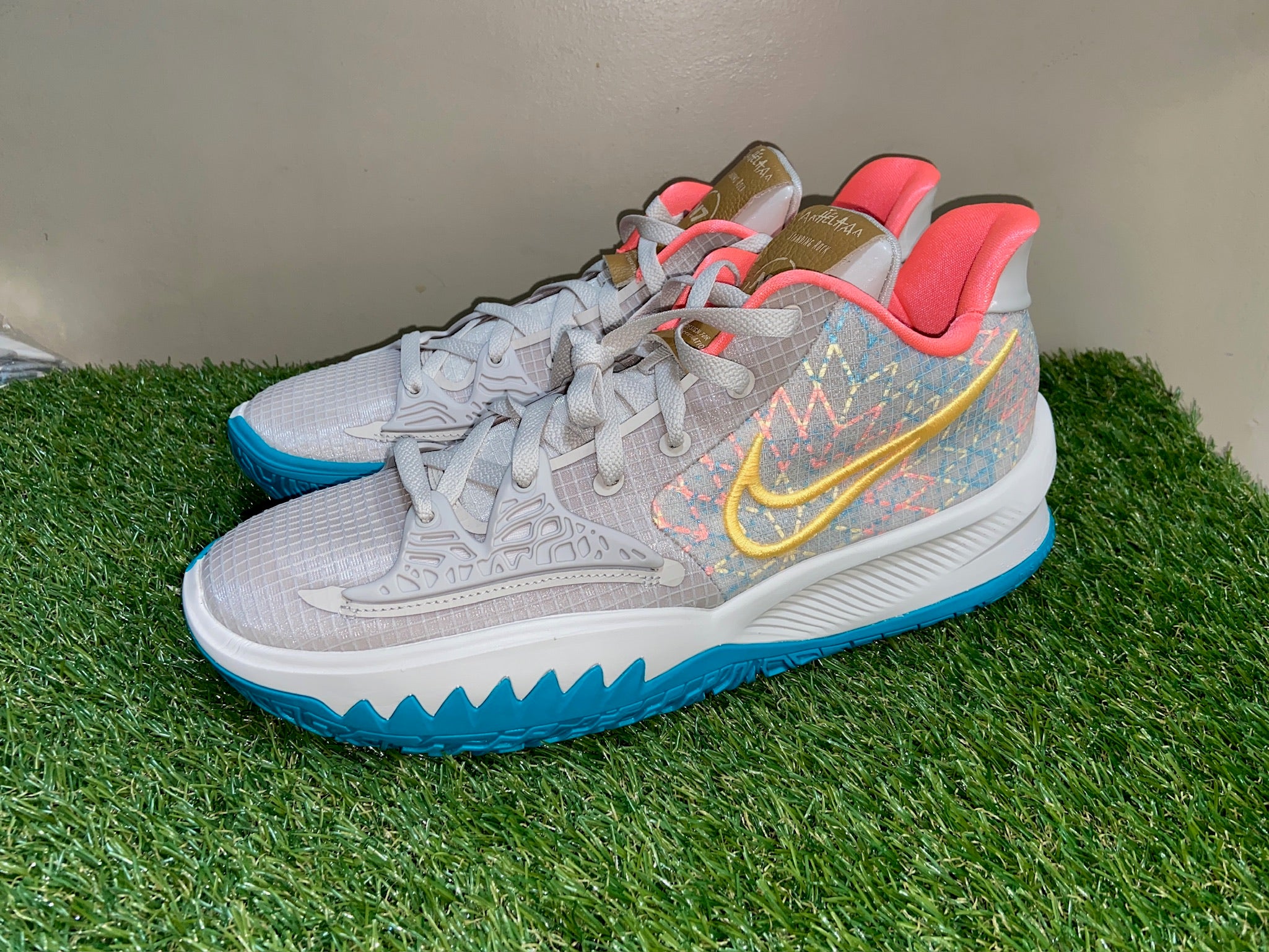 nike kyrie low basketball shoes